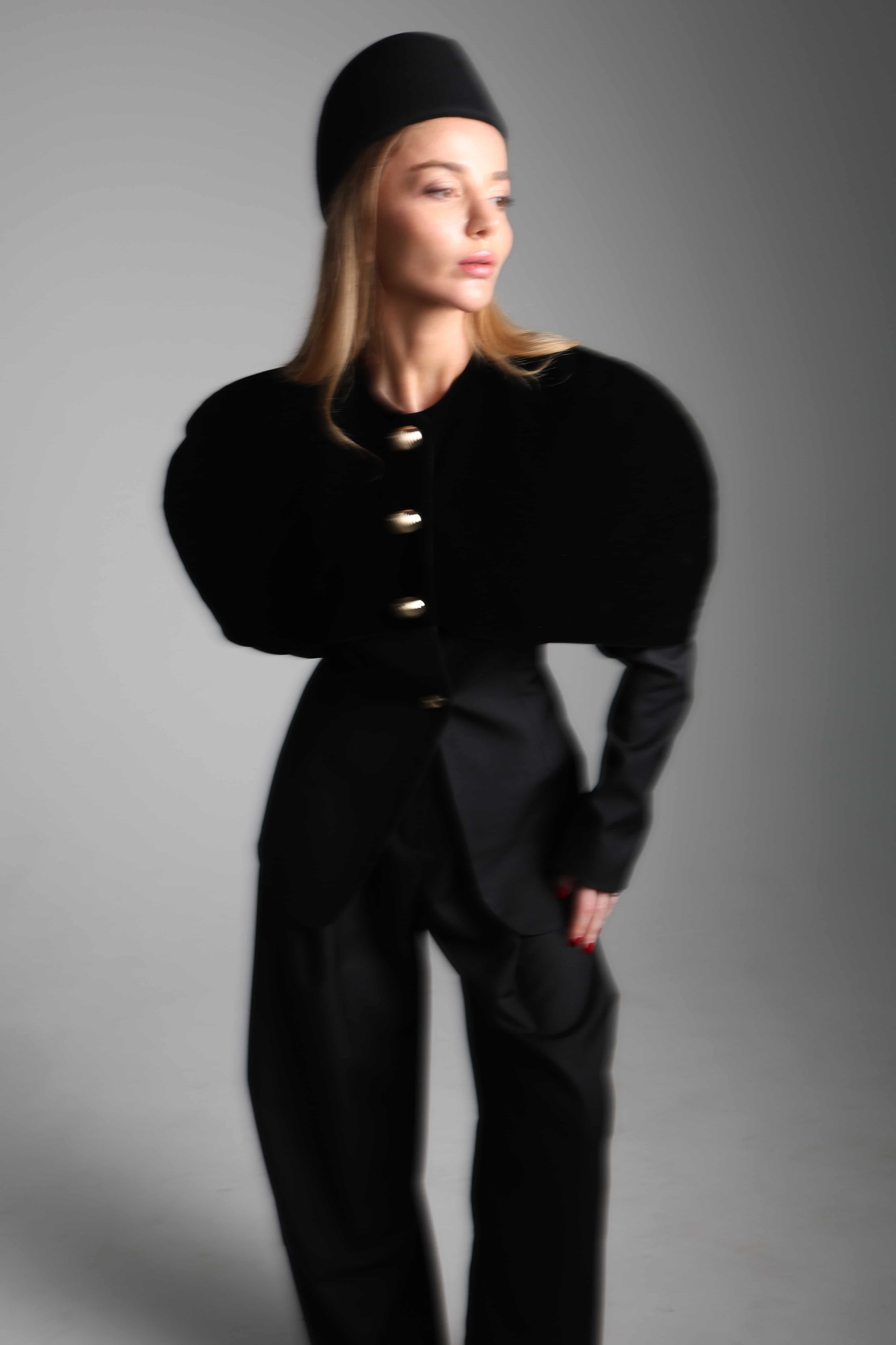 BLACK TAILORED SET WITH VELVET CAPE